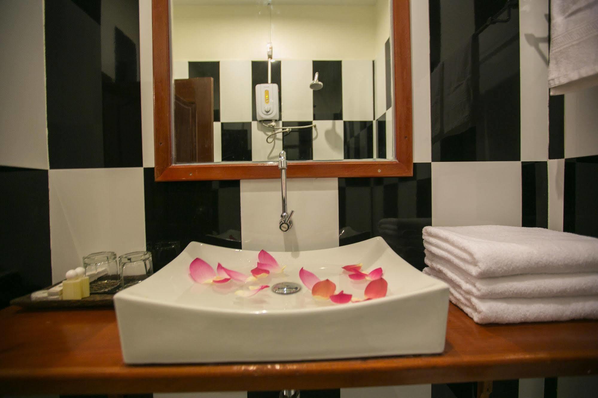 Friendly Angkor Boutique Hotel Siem Reap Exterior photo